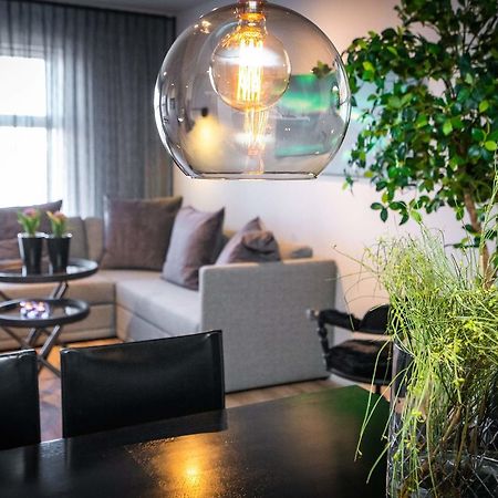 H96 Luxury Suite Keflavik Bagian luar foto