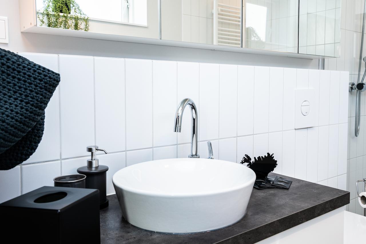 H96 Luxury Suite Keflavik Bagian luar foto