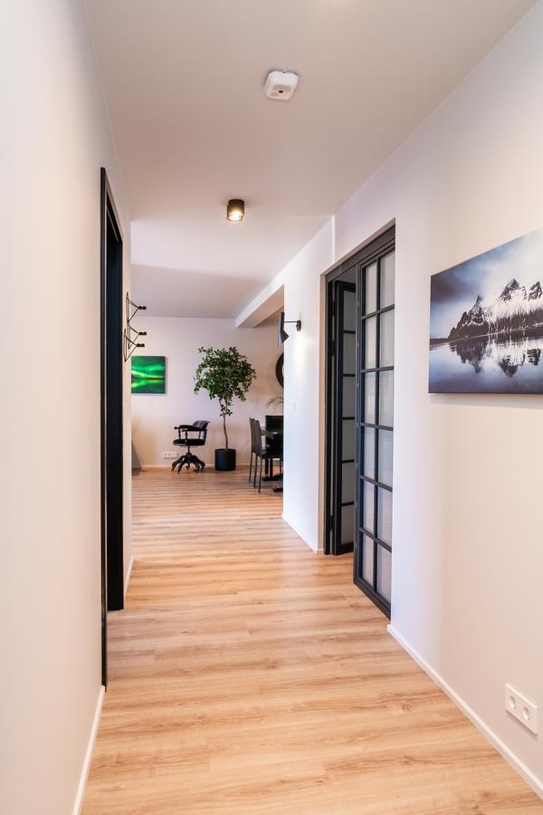 H96 Luxury Suite Keflavik Bagian luar foto